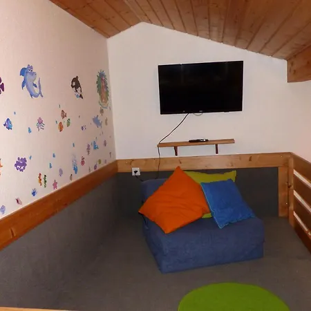Osterhuus - Gemuetlich, Familienfreundlich, Kaminofen, Wlan, Kurzer Weg Zum