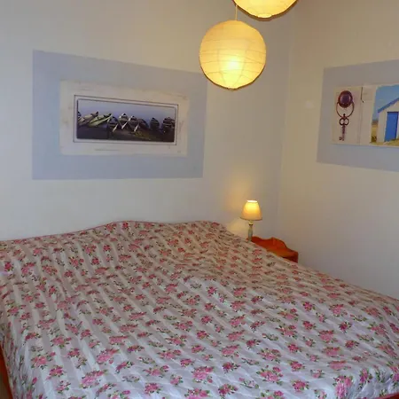 Osterhuus - Gemütlich, Familienfreundlich, Kaminofen, Wlan, Kurzer Weg Zum Burhave